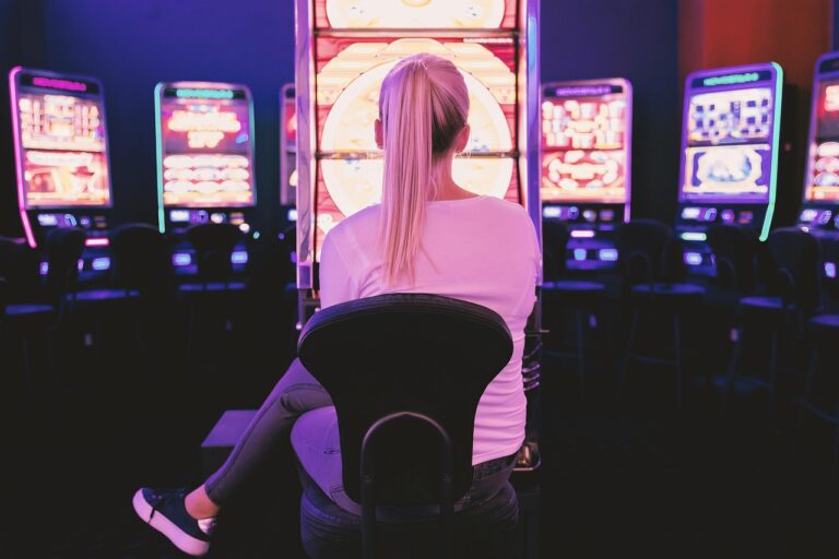 Inside the Psychology of Jackpot Wins: Why We Keep Spinning
